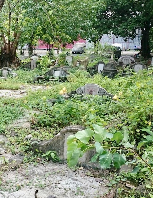 THAILANDE – MÉMOIRE: A Bangkok, le cimetière si français de Silom