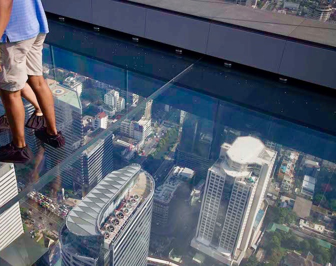 BANGKOK – TOURISME: A 314 mètres, sur la terrasse transparente de Mahanakorn