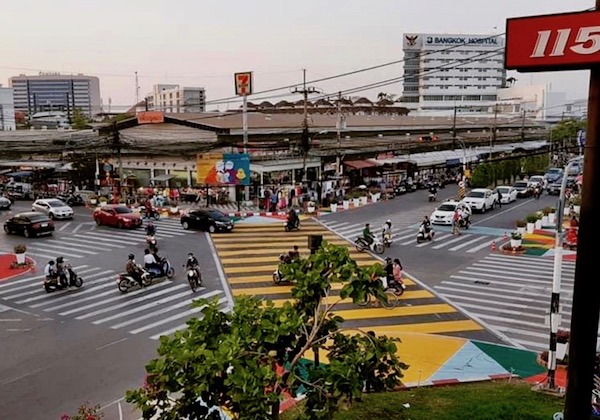 THAÏLANDE – TOURISME: Udon Thani, le «Shibuya» caricatural de l’Isaan