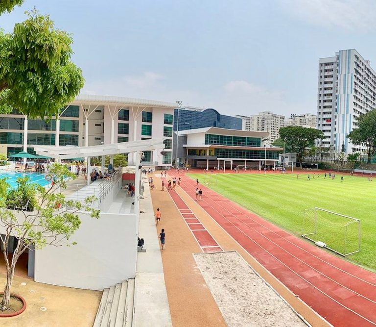 SINGAPOUR – FRANCE: Quand le «Canard Enchainé» épingle le très cher lycée français de l’île État.