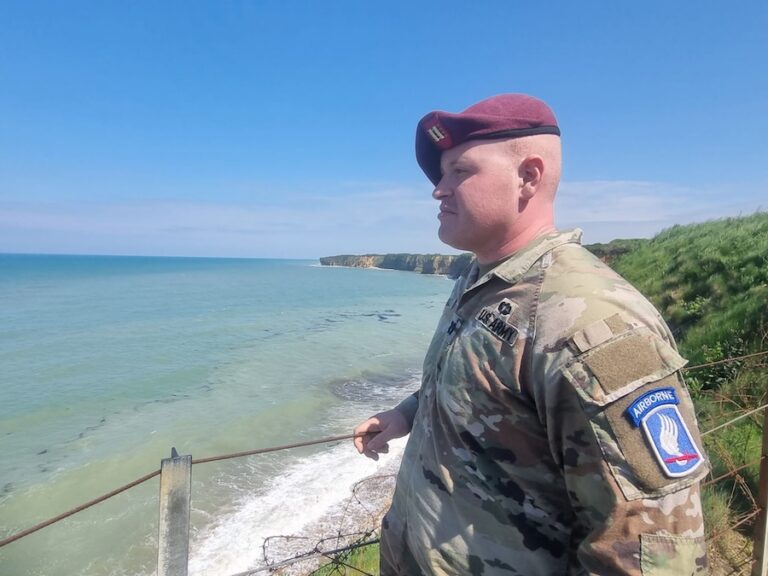 FRANCE – POLITIQUE : Vue d’ailleurs, Omaha Beach, cette plage tellement européenne