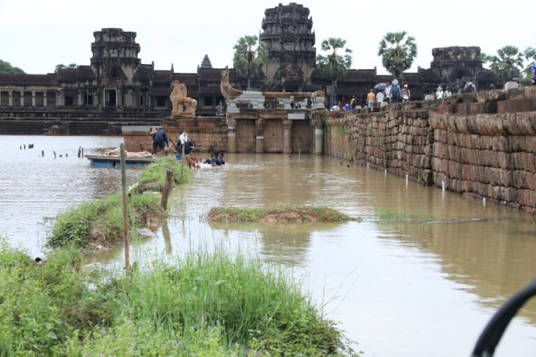 CAMBODGE – PATRIMOINE : Angkor Wat retrouve son flux naturel avec le retrait du batardeau de la chaussée ouest
