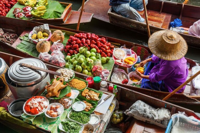 THAÏLANDE – CHRONIQUE : Les marchés flottants de Bangkok, ça baigne