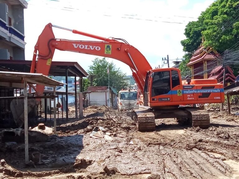 THAÏLANDE – SOCIÉTÉ : Le Premier ministre ordonne le déblaiement urgent des boues à Chiang Rai