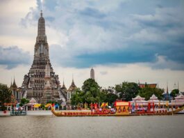 Wat Arun Barges royales