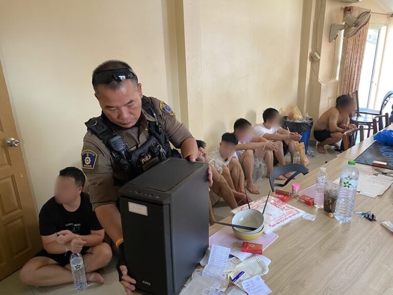 PATTAYA – SOCIÉTÉ : 20 Chinois arrêtés dans un vaste réseau de prêts illégaux et de jeux d’argent en ligne