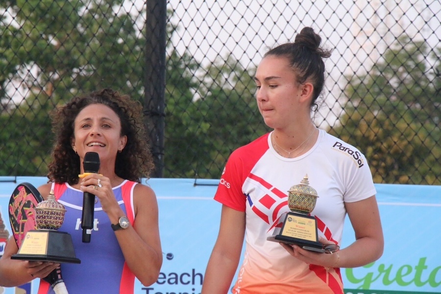 Mathilde et Lola Beach Tennis