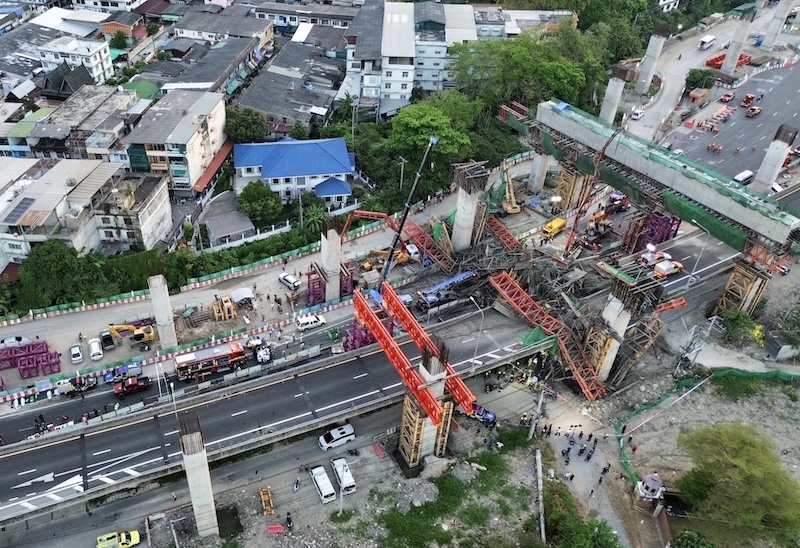 Bangkok accident effondrement route en construction